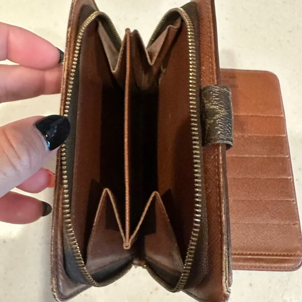 Louis Vuitton monogram wallet - Picture 8 of 10